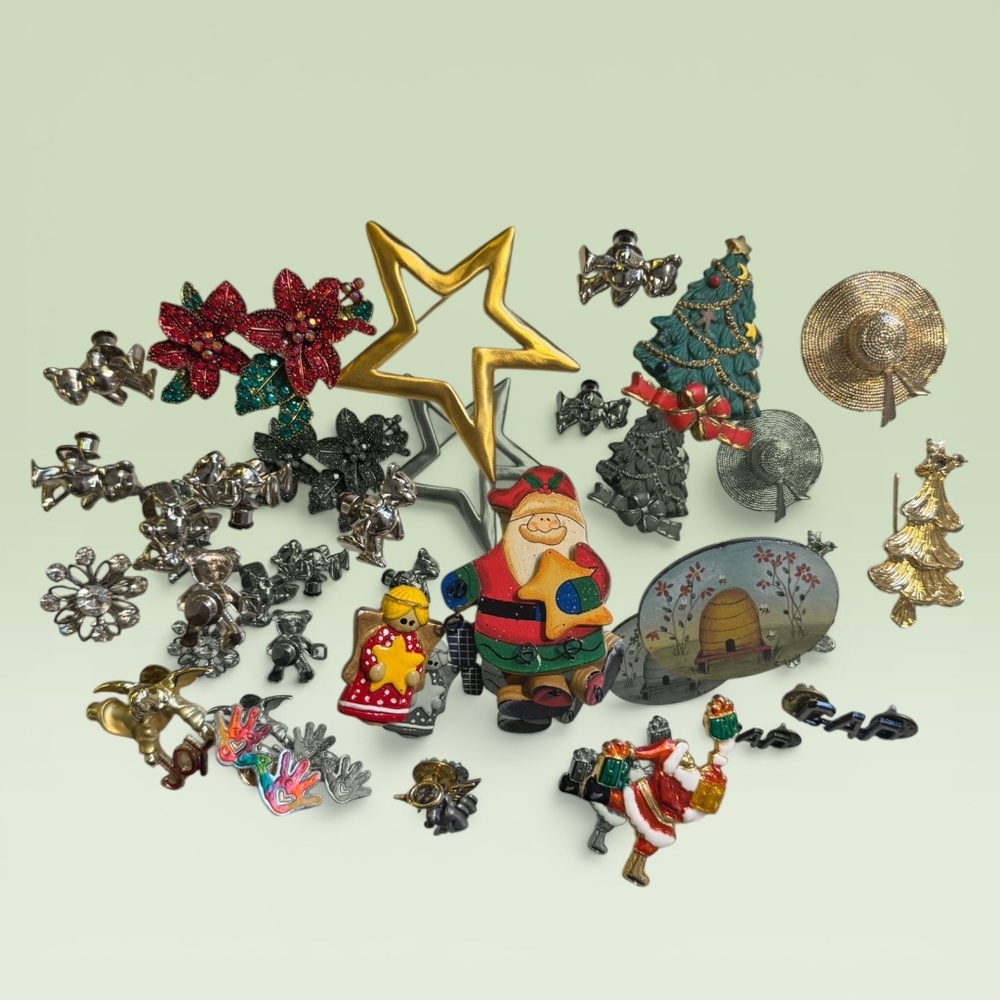 Lot of 21 Festive Christmas Holiday Pin Brooch Costume Pins Mixed Materials